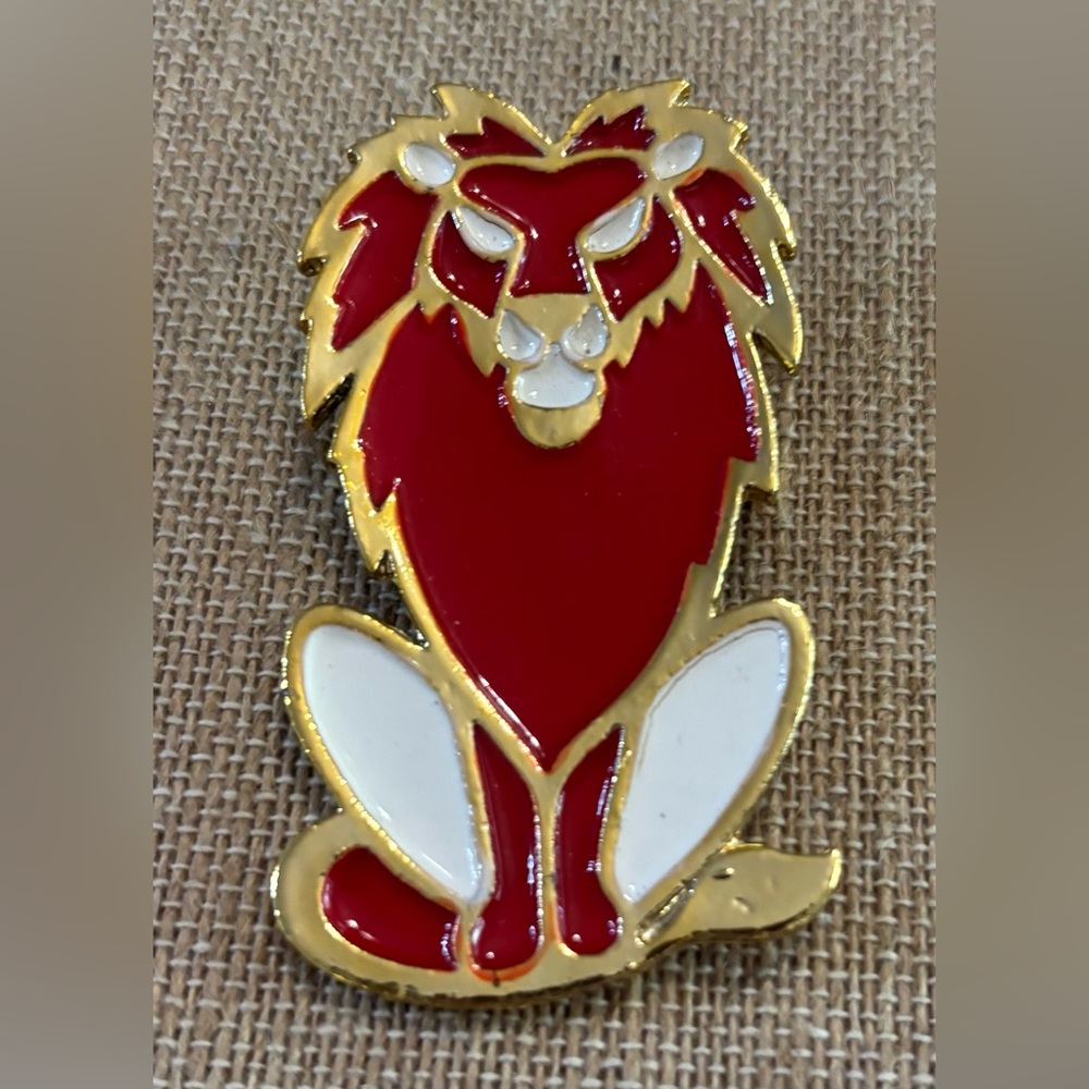 Lion Brooch Gold,Red And White